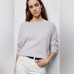 NILI LOTAN - 100% Cashmere Boyfriend Sweater in Lilac.  Size Large.